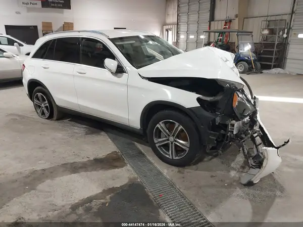 WDC0G4JB5GF055810 2016 MERCEDES-BENZ GLC - Image 1