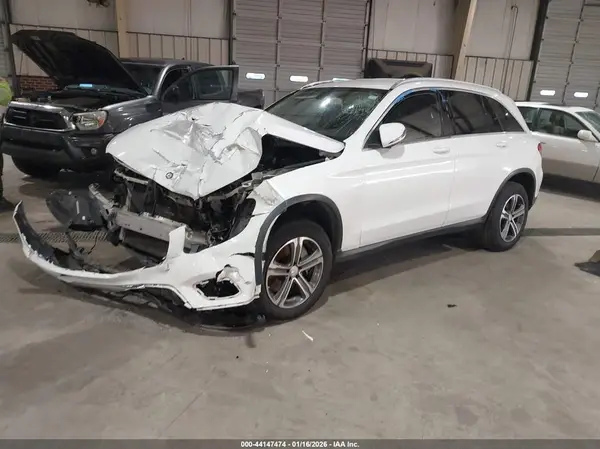 WDC0G4JB5GF055810 2016 MERCEDES-BENZ GLC - Image 2