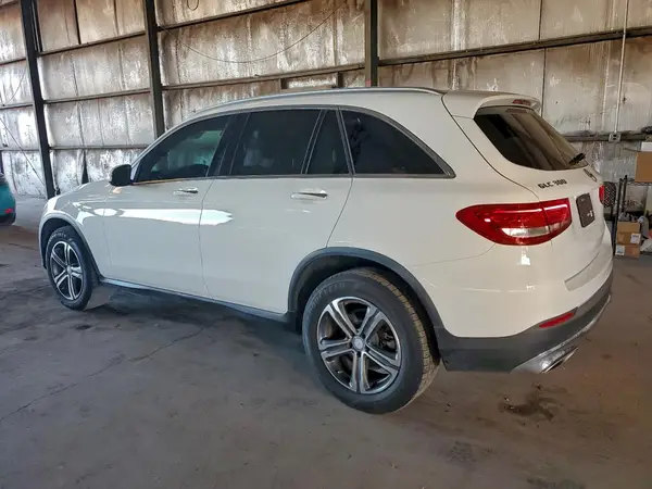 WDC0G4JB5GF073126 2016 MERCEDES-BENZ GLC - Image 2