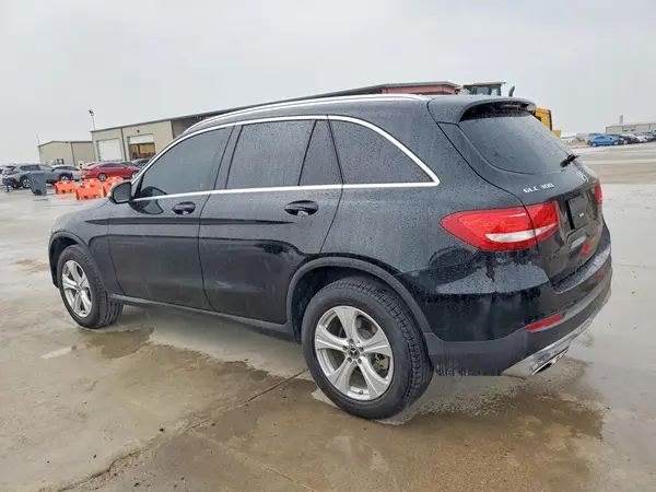 WDC0G4JB5HF227660 2017 MERCEDES-BENZ GLC - Image 2
