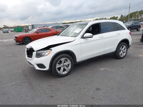 WDC0G4JB5JV015871 2018 MERCEDES-BENZ GLC - Image 2