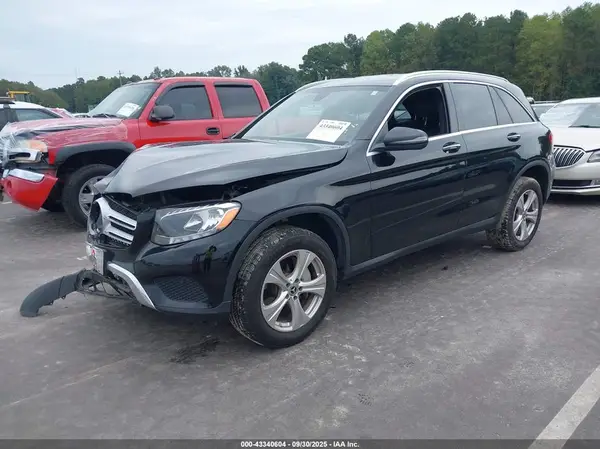 WDC0G4JB5JV019645 2018 MERCEDES-BENZ GLC - Image 2