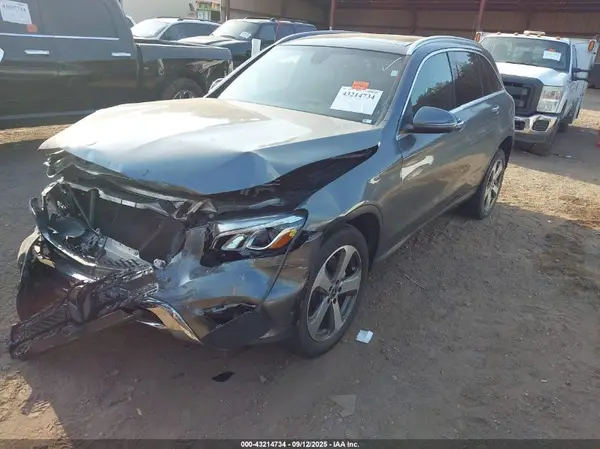 WDC0G4JB5JV056730 2018 MERCEDES-BENZ GLC - Image 2
