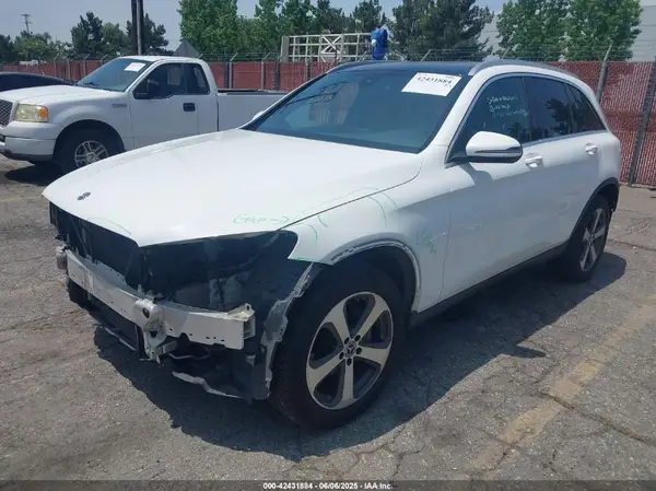 WDC0G4JB5JV067629 2018 MERCEDES-BENZ GLC - Image 2