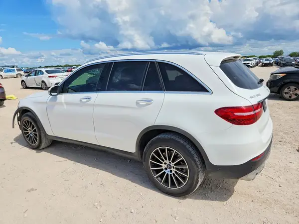WDC0G4JB5JV090229 2018 MERCEDES-BENZ GLC - Image 2