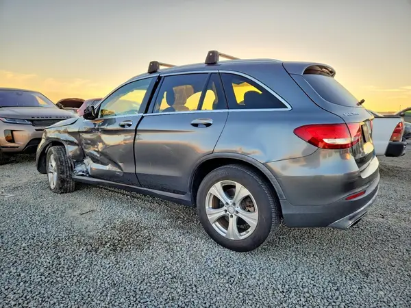 WDC0G4JB6GF015168 2016 MERCEDES-BENZ GLC - Image 2