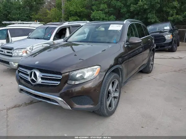 WDC0G4JB6GF039163 2016 MERCEDES-BENZ GLC - Image 2