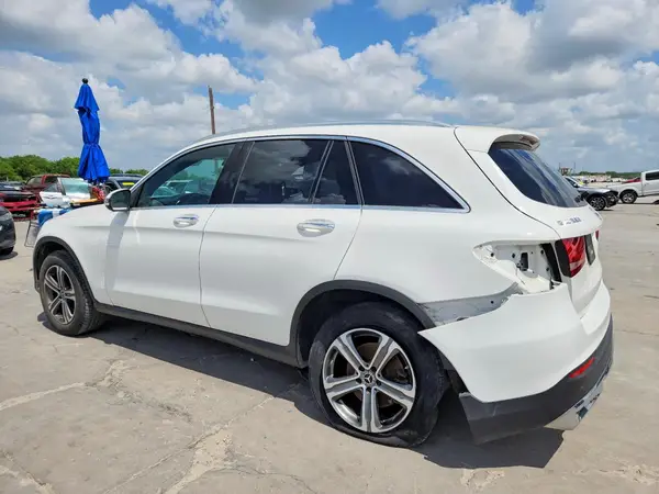 WDC0G4JB6HF132895 2017 MERCEDES-BENZ GLC - Image 2