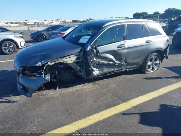 WDC0G4JB6HV005635 2017 MERCEDES-BENZ GLC - Image 2