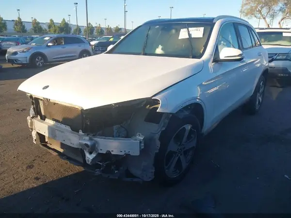 WDC0G4JB6JF437965 2018 MERCEDES-BENZ GLC - Image 2