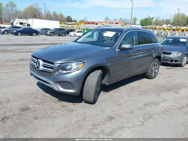 WDC0G4JB6JV022733 2018 MERCEDES-BENZ GLC - Image 2