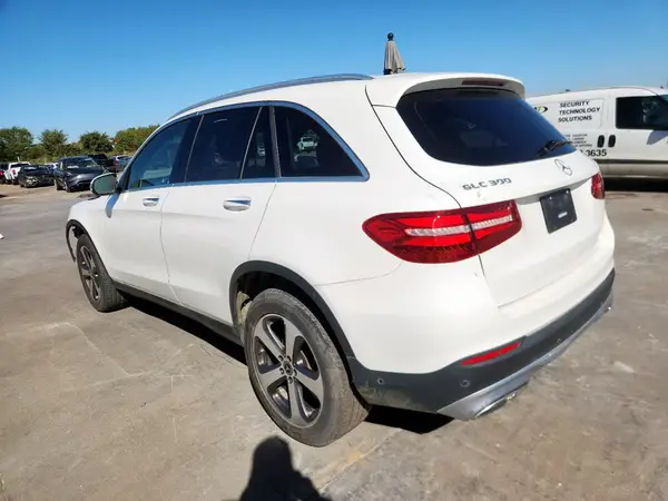 WDC0G4JB6JV032257 2018 MERCEDES-BENZ GLC - Image 2