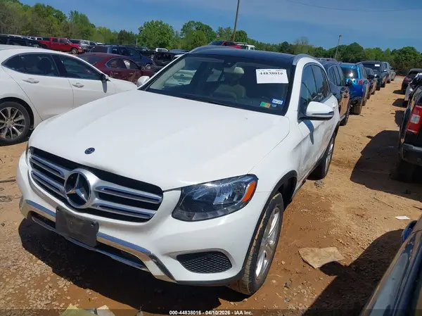 WDC0G4JB6JV049477 2018 MERCEDES-BENZ GLC - Image 2