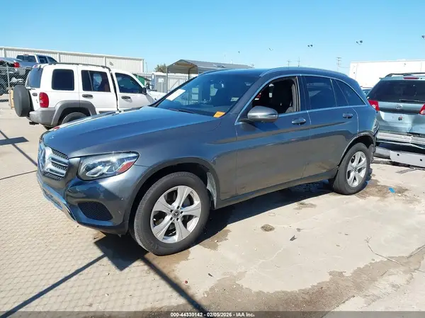 WDC0G4JB6JV062133 2018 MERCEDES-BENZ GLC - Image 2