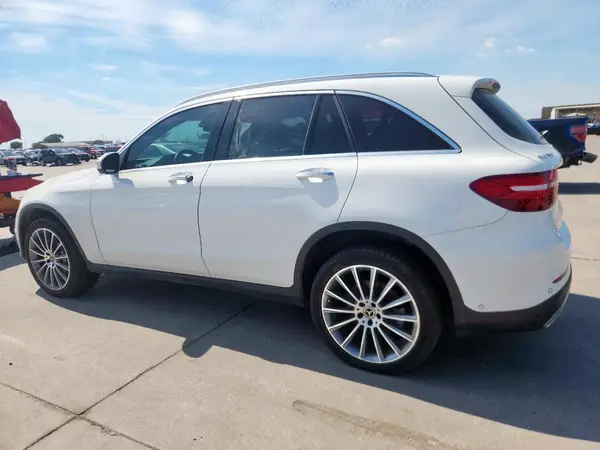 WDC0G4JB6JV066425 2018 MERCEDES-BENZ GLC - Image 2