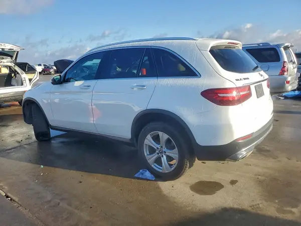 WDC0G4JB6JV078414 2018 MERCEDES-BENZ GLC - Image 2