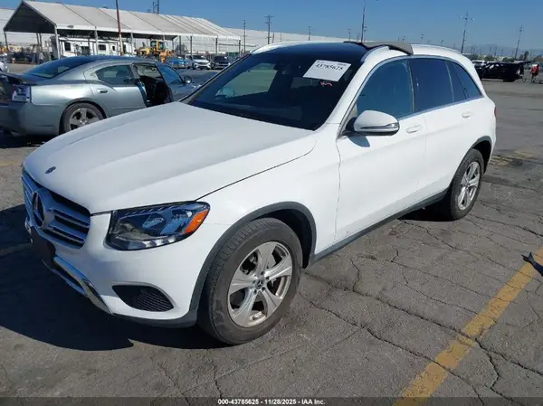 WDC0G4JB6JV090692 2018 MERCEDES-BENZ GLC - Image 2