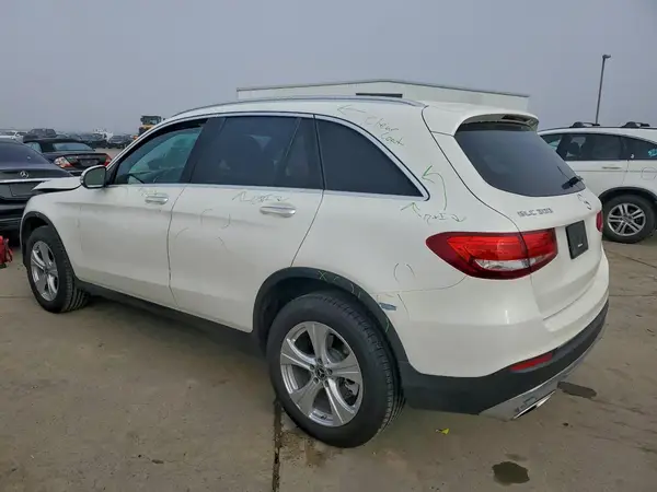 WDC0G4JB6JV092670 2018 MERCEDES-BENZ GLC - Image 2