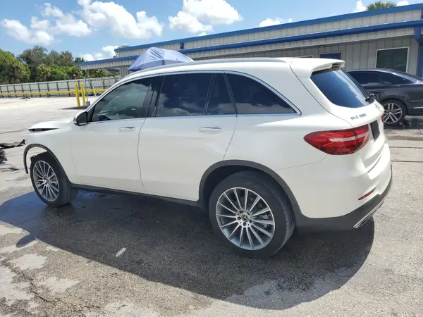 WDC0G4JB6KV125958 2019 MERCEDES-BENZ GLC - Image 2