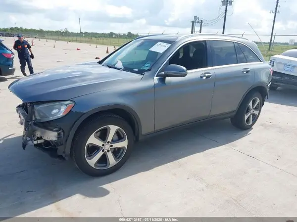 WDC0G4JB7GF088548 2016 MERCEDES-BENZ GLC - Image 2