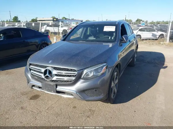 WDC0G4JB7HF196203 2017 MERCEDES-BENZ GLC - Image 2