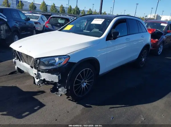 WDC0G4JB7JV015631 2018 MERCEDES-BENZ GLC - Image 2