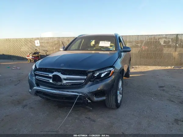 WDC0G4JB7JV030548 2018 MERCEDES-BENZ GLC - Image 2