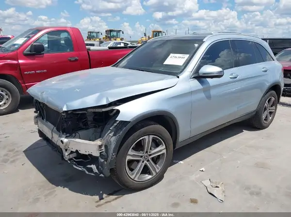 WDC0G4JB7JV044885 2018 MERCEDES-BENZ GLC - Image 2
