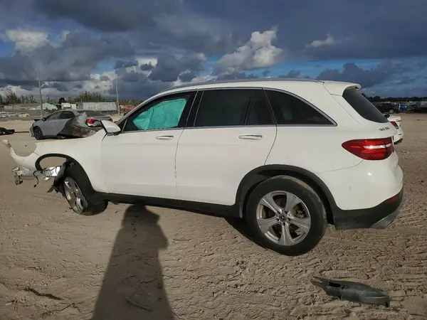 WDC0G4JB7JV061475 2018 MERCEDES-BENZ GLC - Image 2