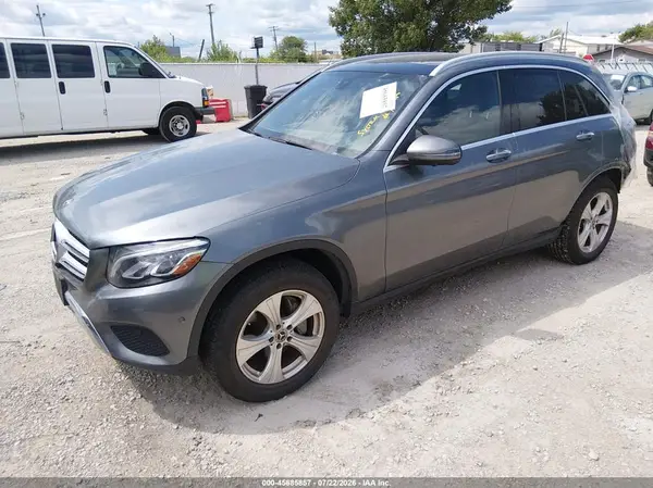 WDC0G4JB7JV103983 2018 MERCEDES-BENZ GLC - Image 2