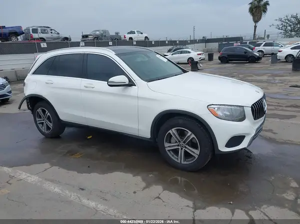 WDC0G4JB7KV142252 2019 MERCEDES-BENZ GLC - Image 1