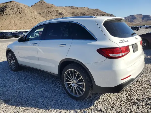 WDC0G4JB8GF010974 2016 MERCEDES-BENZ GLC - Image 2