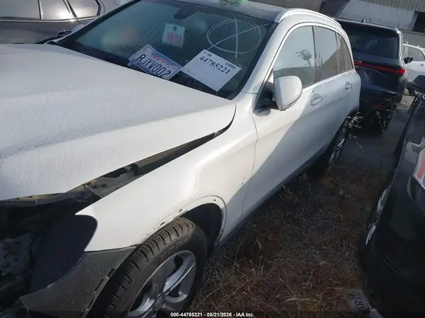 WDC0G4JB8GF070480 2016 MERCEDES-BENZ GLC - Image 2