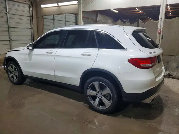 WDC0G4JB8GF081026 2016 MERCEDES-BENZ GLC - Image 2
