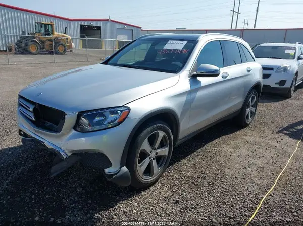 WDC0G4JB8GF108371 2016 MERCEDES-BENZ GLC - Image 2