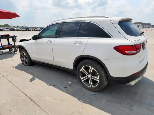 WDC0G4JB8HF180561 2017 MERCEDES-BENZ GLC - Image 2