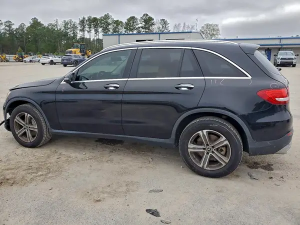 WDC0G4JB8HF257123 2017 MERCEDES-BENZ GLC - Image 2