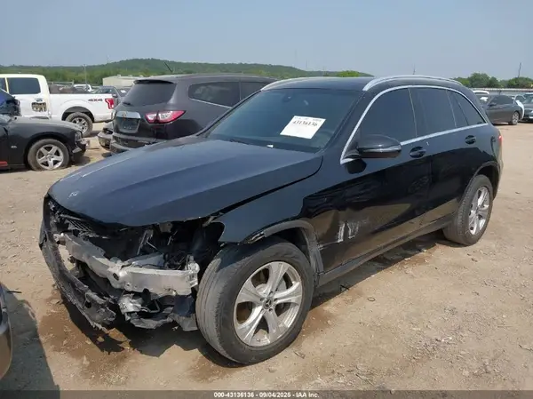 WDC0G4JB8HV012263 2017 MERCEDES-BENZ GLC - Image 2