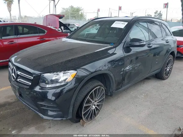 WDC0G4JB8JV022457 2018 MERCEDES-BENZ GLC - Image 2