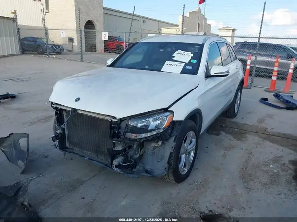 WDC0G4JB8JV044992 2018 MERCEDES-BENZ GLC - Image 2