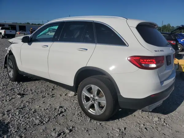 WDC0G4JB8JV070735 2018 MERCEDES-BENZ GLC - Image 2