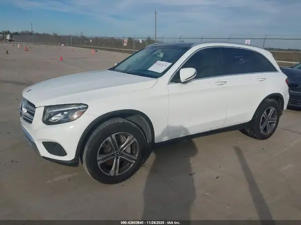 WDC0G4JB8JV105225 2018 MERCEDES-BENZ GLC - Image 2
