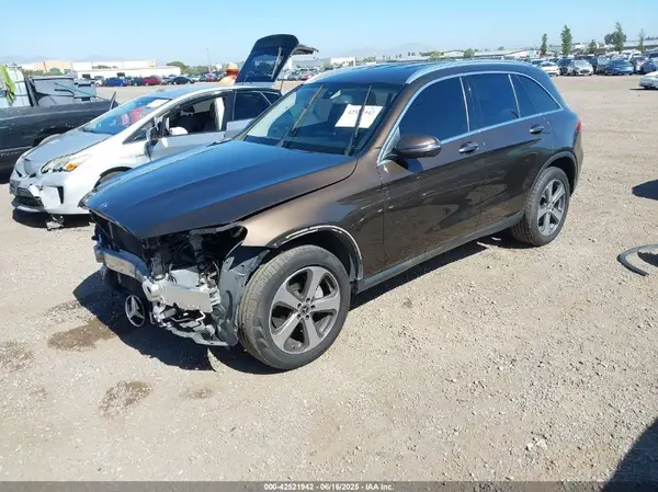 WDC0G4JB8JV105614 2018 MERCEDES-BENZ GLC - Image 2