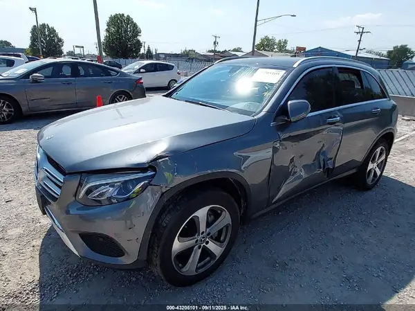 WDC0G4JB8KF568963 2019 MERCEDES-BENZ GLC - Image 2