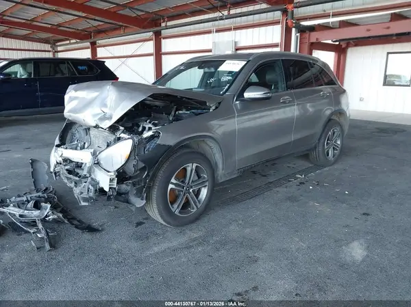 WDC0G4JB8KV163031 2019 MERCEDES-BENZ GLC - Image 2