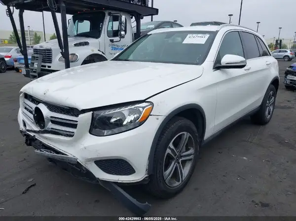 WDC0G4JB8KV182470 2019 MERCEDES-BENZ GLC - Image 2