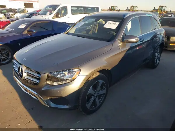 WDC0G4JB9GF013513 2016 MERCEDES-BENZ GLC - Image 2