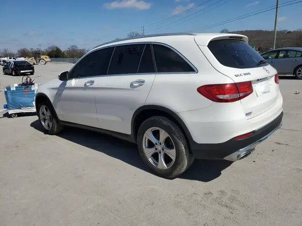 WDC0G4JB9GF015746 2016 MERCEDES-BENZ GLC - Image 2