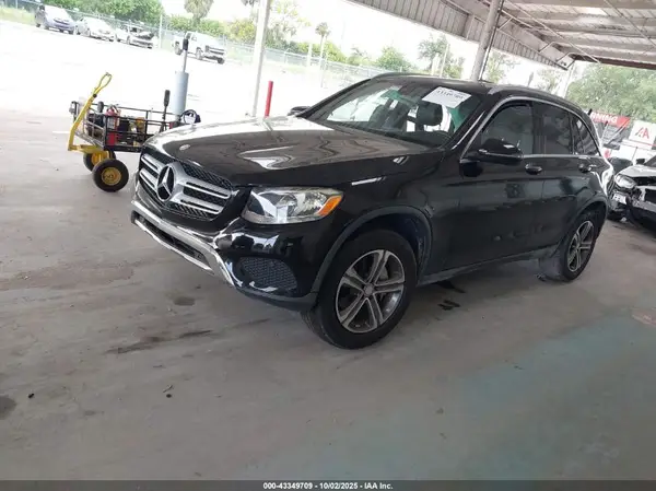 WDC0G4JB9HF121728 2017 MERCEDES-BENZ GLC - Image 2