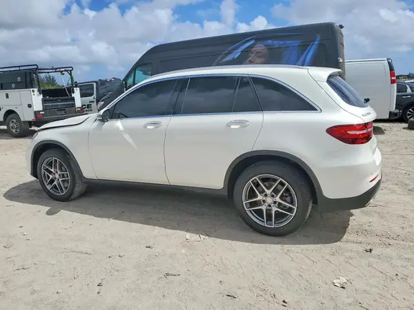 WDC0G4JB9HF127352 2017 MERCEDES-BENZ GLC - Image 2